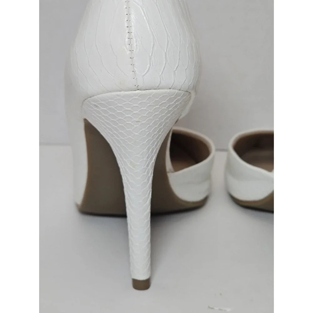 JUICY COUTURE SNAKESKIN TEXTURE PUMPS HEELS SZ 7 MED‎ JCCYRAWHITE 4-5 INCH HEEL